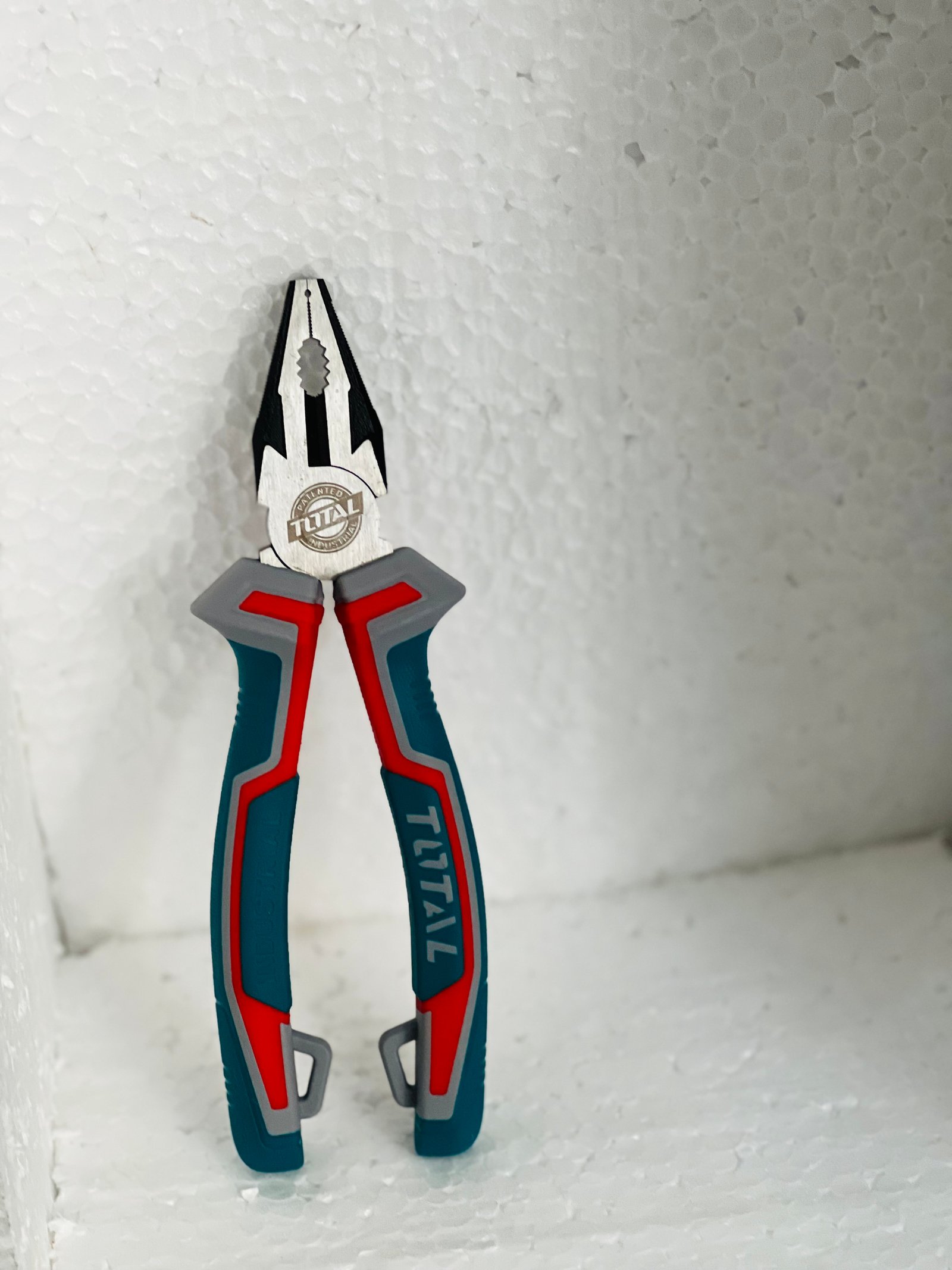 TOTAL 8" Industrial Combination Pliers